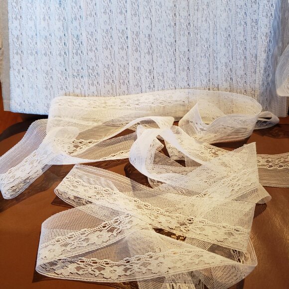 Vintage Bobbin Net Lace Trim. 1 1/2" x 10 yards - Ivory Floral - Picture 6 of 8